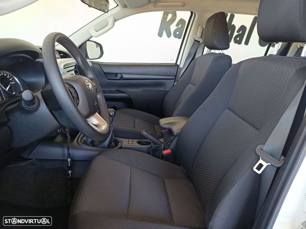 Toyota Hilux 2.4 D-4D 4WD CD CH - 18
