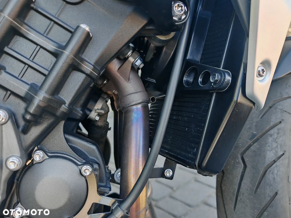 Triumph Street Triple - 19