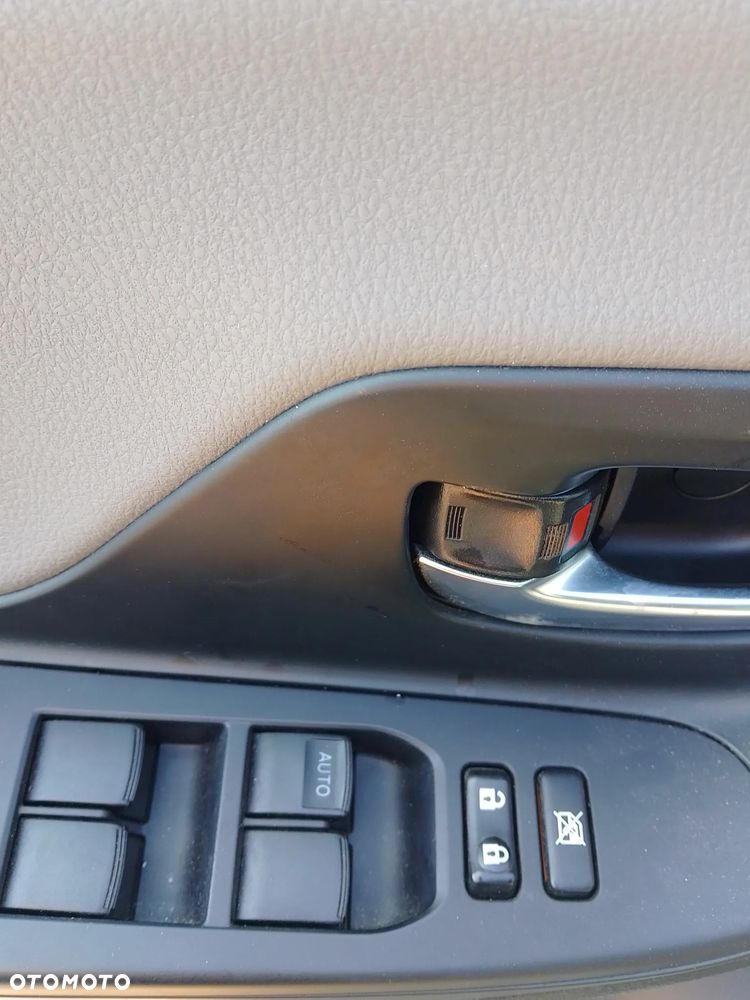Toyota Yaris Hybrid 100 Selection Platinum - 13
