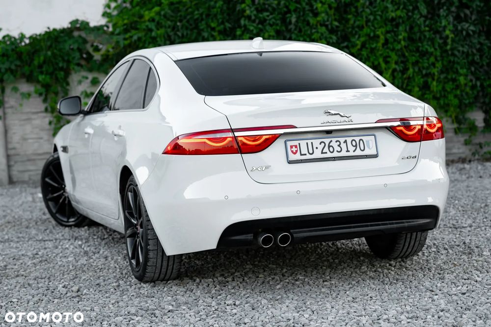Jaguar XF 20d Prestige - 9