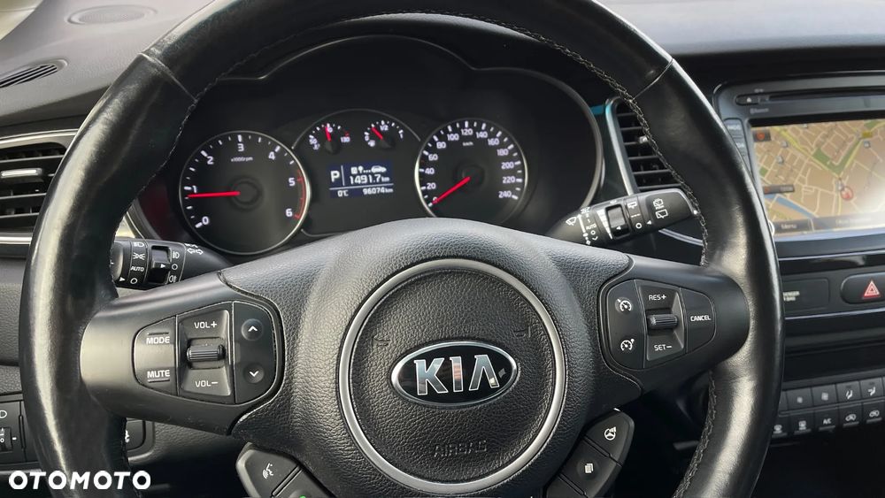 Kia Carens - 33