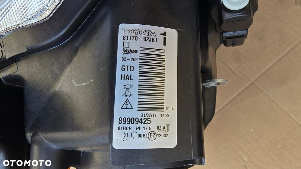 Toyota Auris II 12-15 Lampa Przód Lewa Zwykła z LED DRL Oryginał Europa Nowa - 3