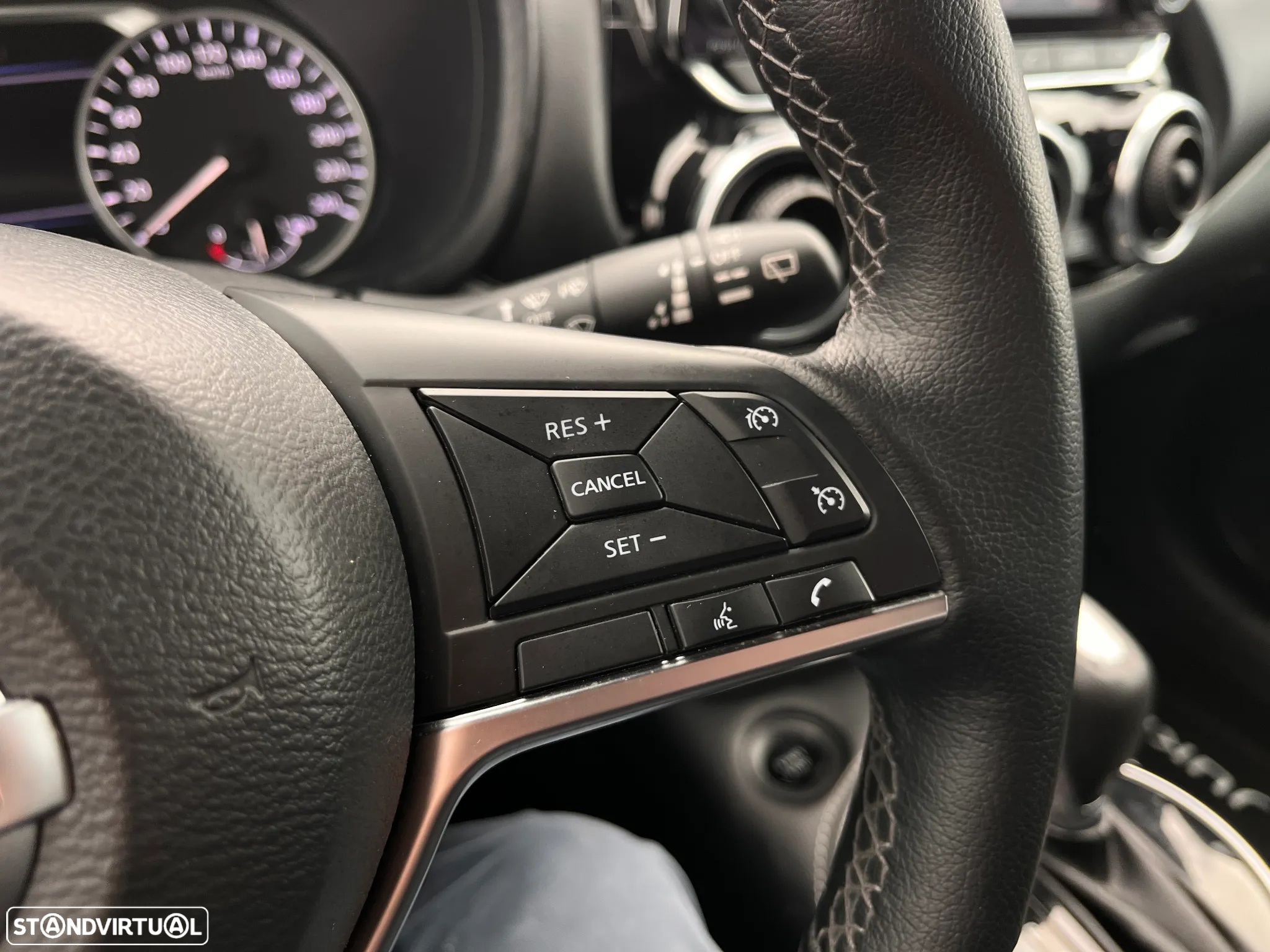 Nissan Juke 1.6 Hybrid N-Design Black - 19