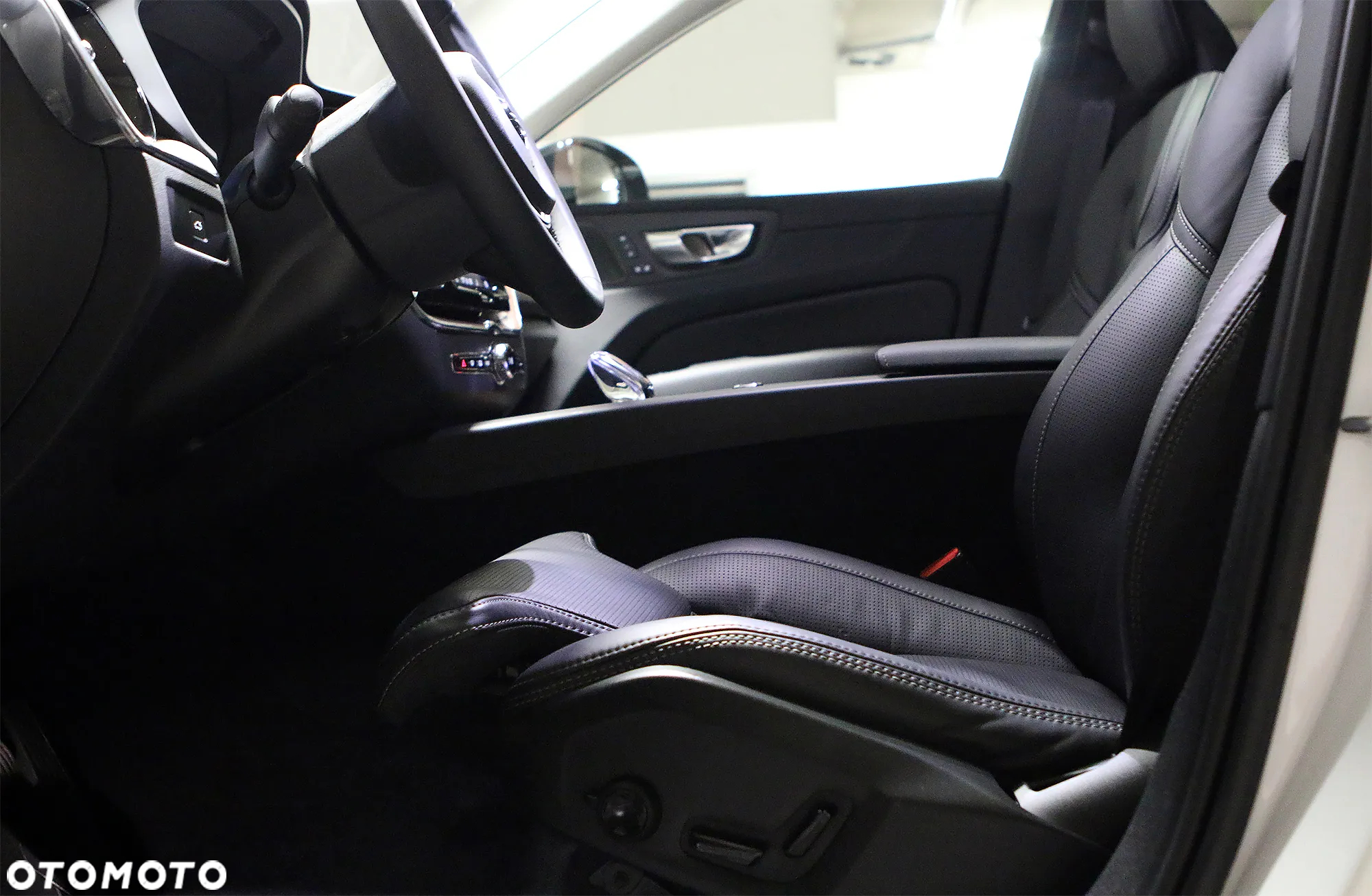 Volvo XC 60 B5 B AWD Ultimate Black Edition - 19