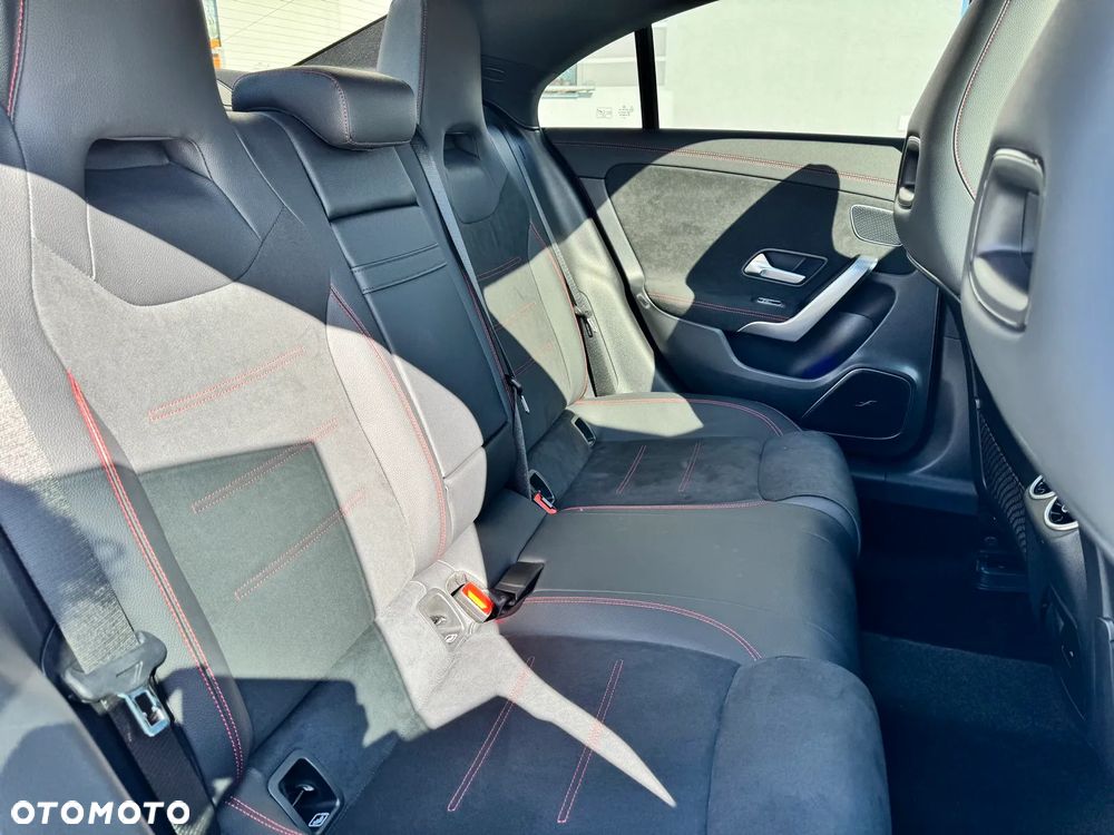 Mercedes-Benz CLA 250 4-Matic AMG Line 7G-DCT - 25