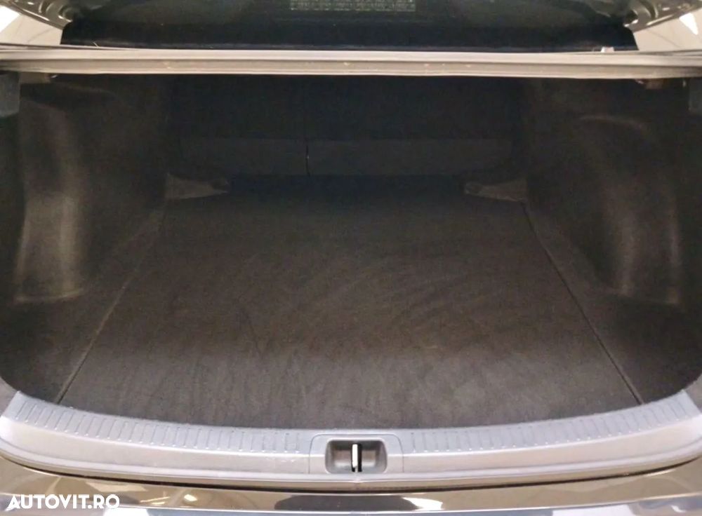 Toyota Corolla 1.8 Hybrid Team Deutschland - 15