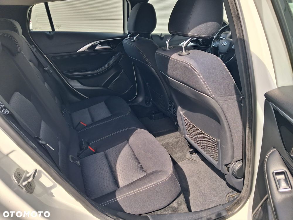 Infiniti Q30 1.5d Premium - 16