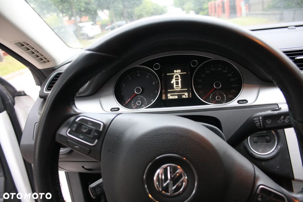 Volkswagen Passat - 11