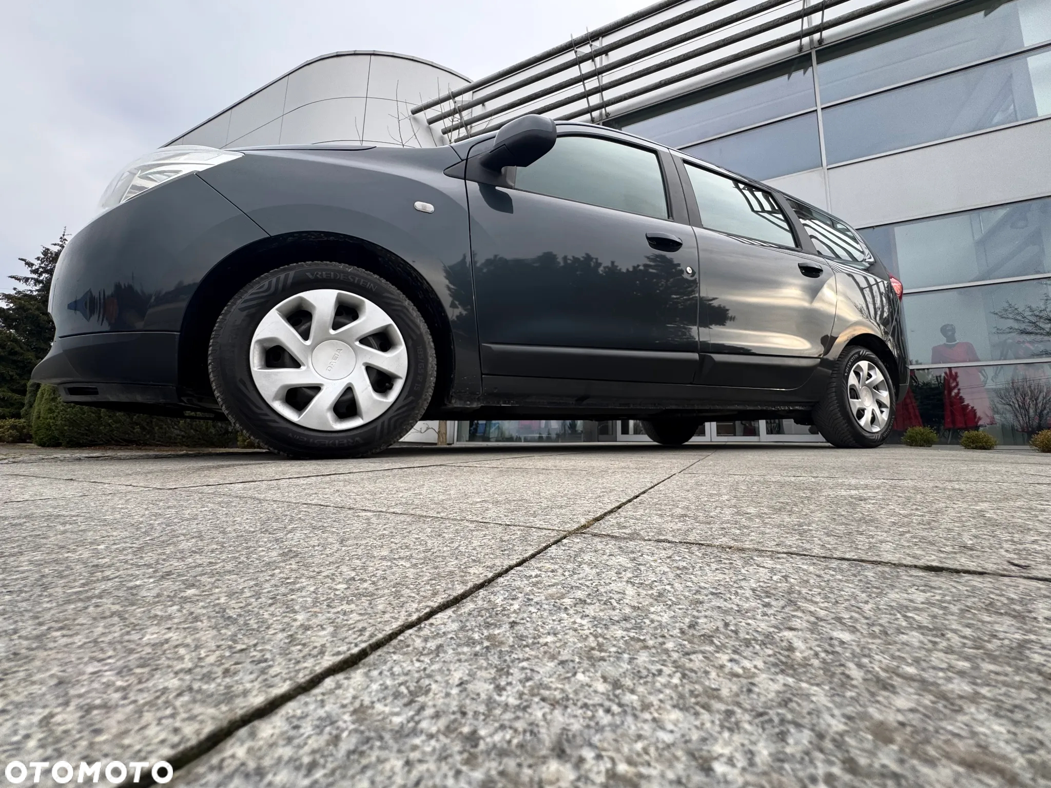 Dacia Lodgy 1.6 MPI 85 Prestige - 24