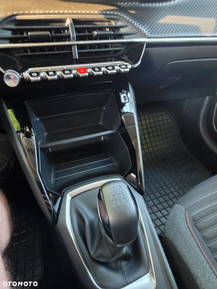 Peugeot 208 - 35