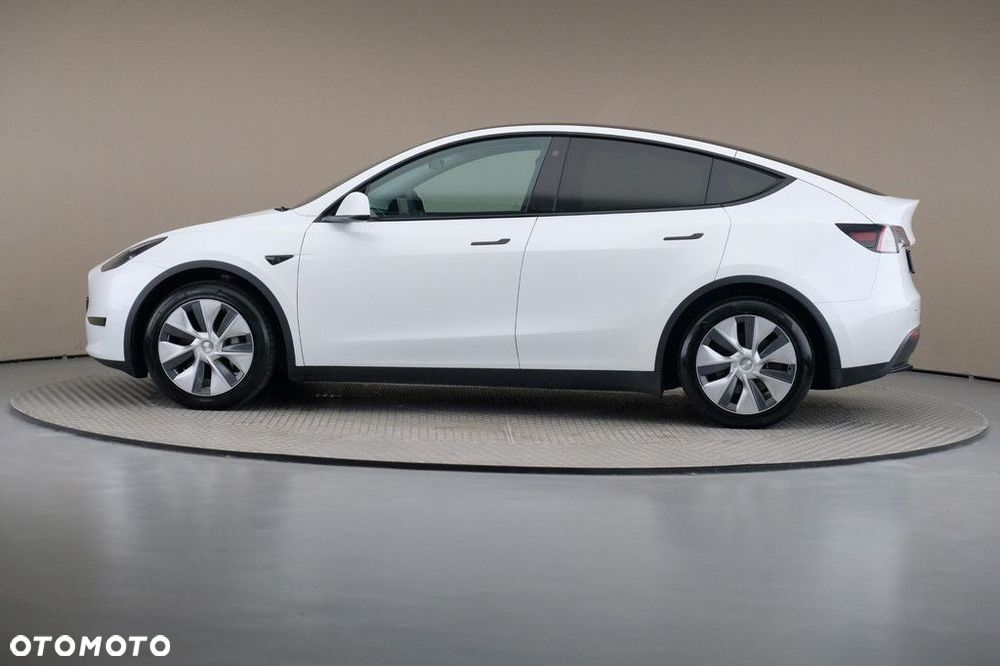 Tesla Model Y - 4