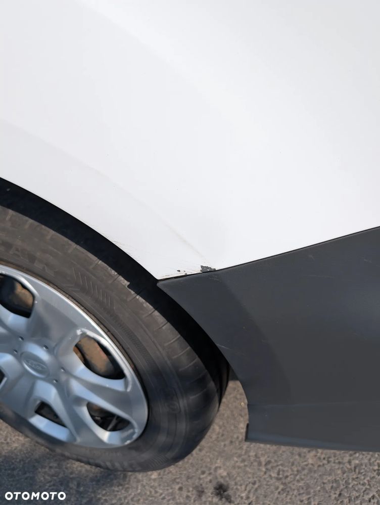 Ford Transit Courier - 13