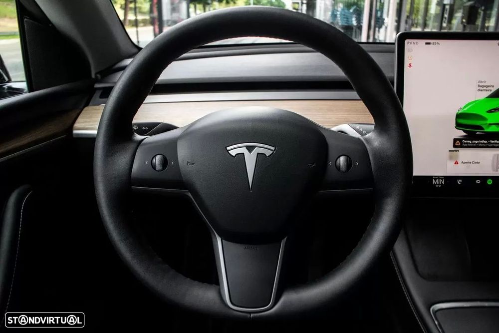 Tesla Model Y - 12