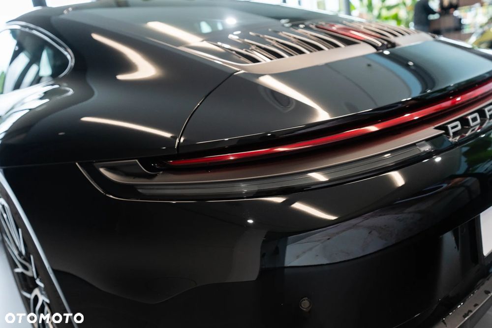 Porsche 911 Carrera 4S - 40