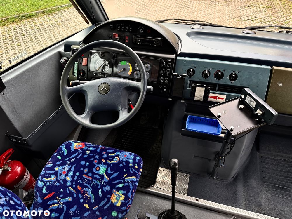 Mercedes-Benz Mediano 32+7 - 25