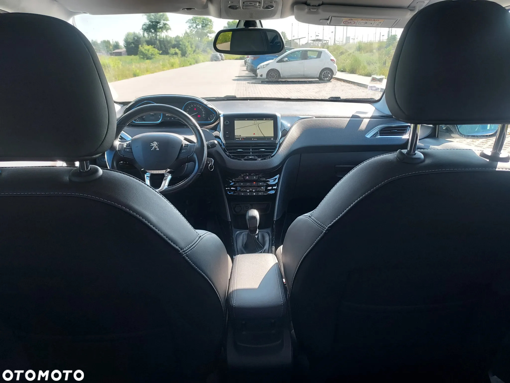 Peugeot 2008 1.5 BlueHDi Allure S&S - 10