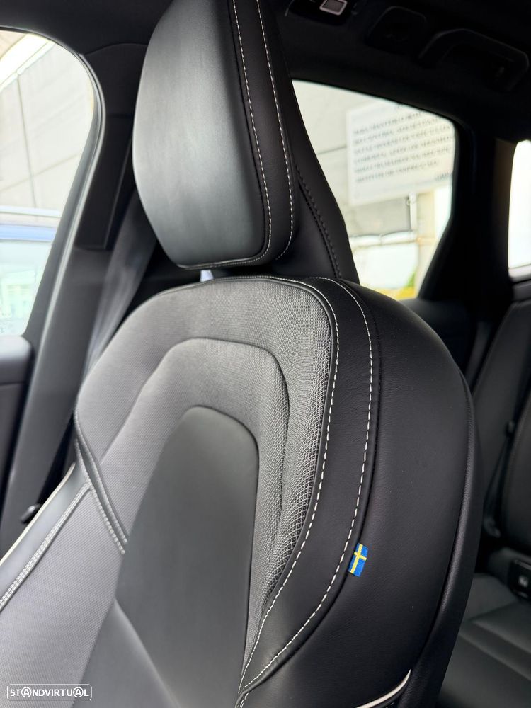 Volvo XC 60 T6 AWD Recharge Plus Black Edition - 28