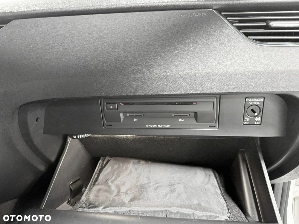 Skoda Octavia 2.0 TDI RS DSG - 30