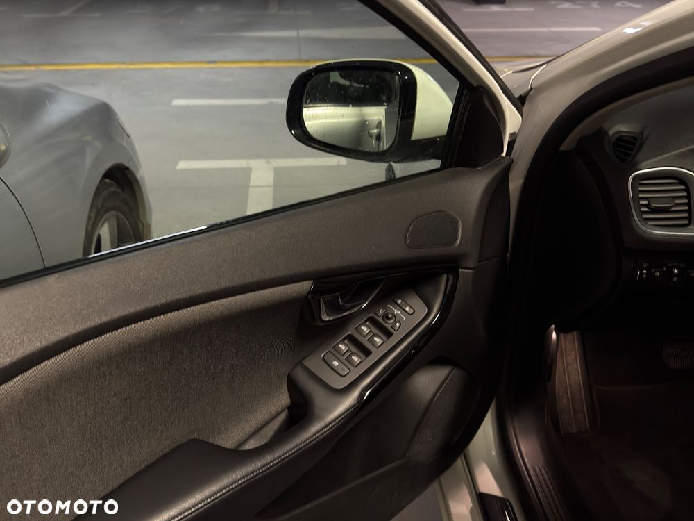 Volvo V40 T3 Geartronic RDesign - 8