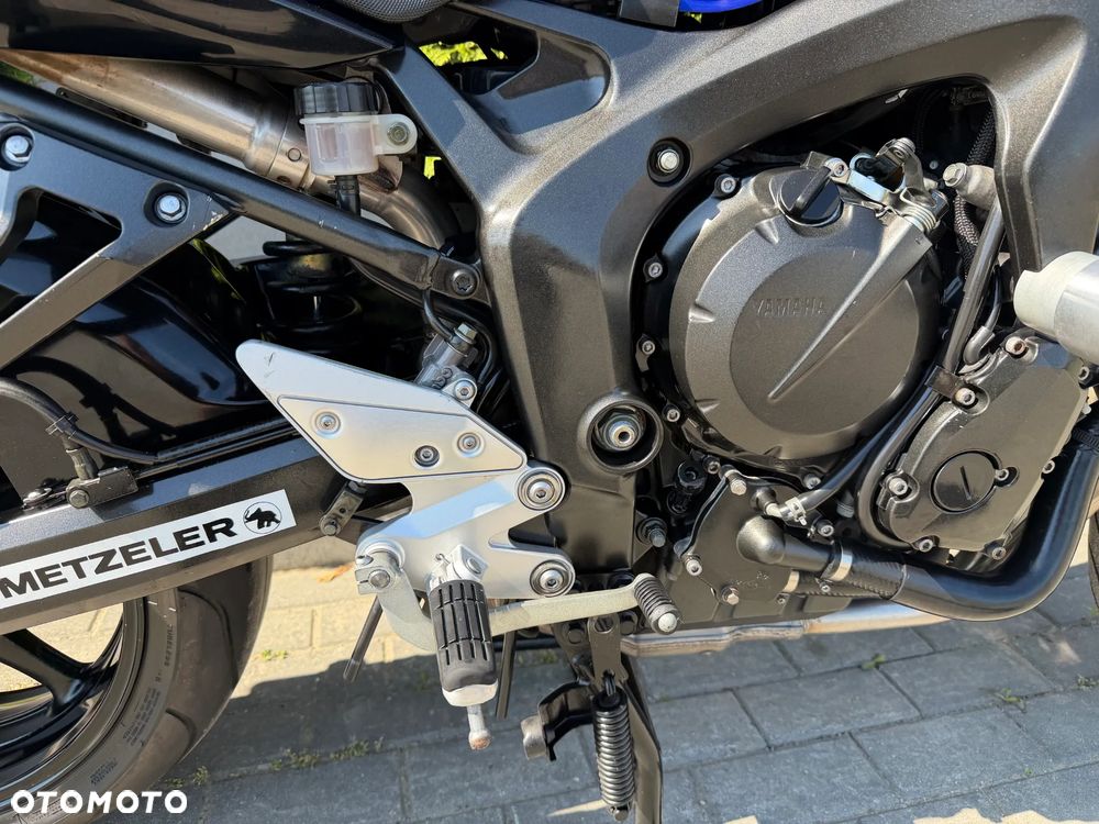 Yamaha FZ - 21