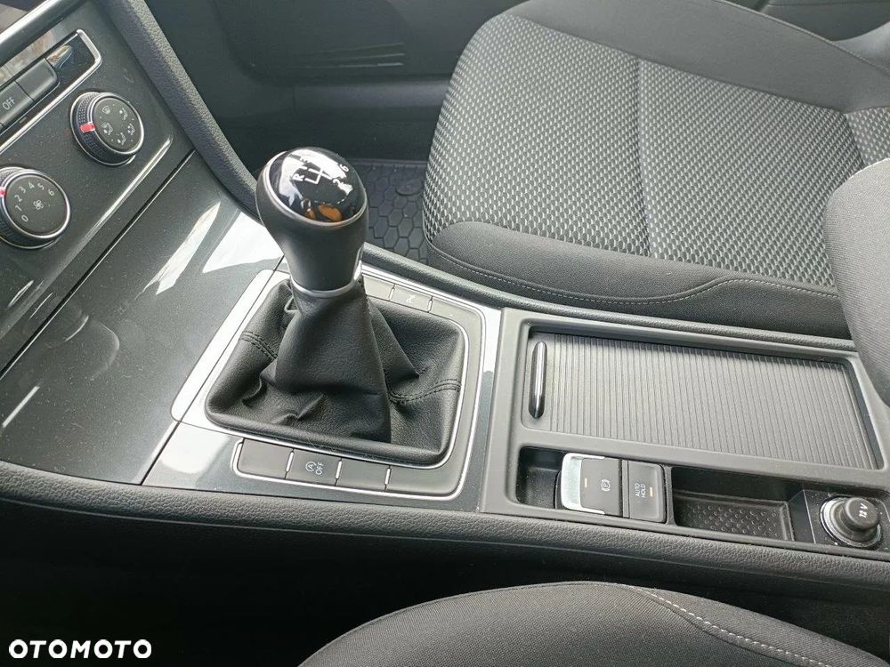 Volkswagen Golf 1.0 TSI BMT Trendline - 19