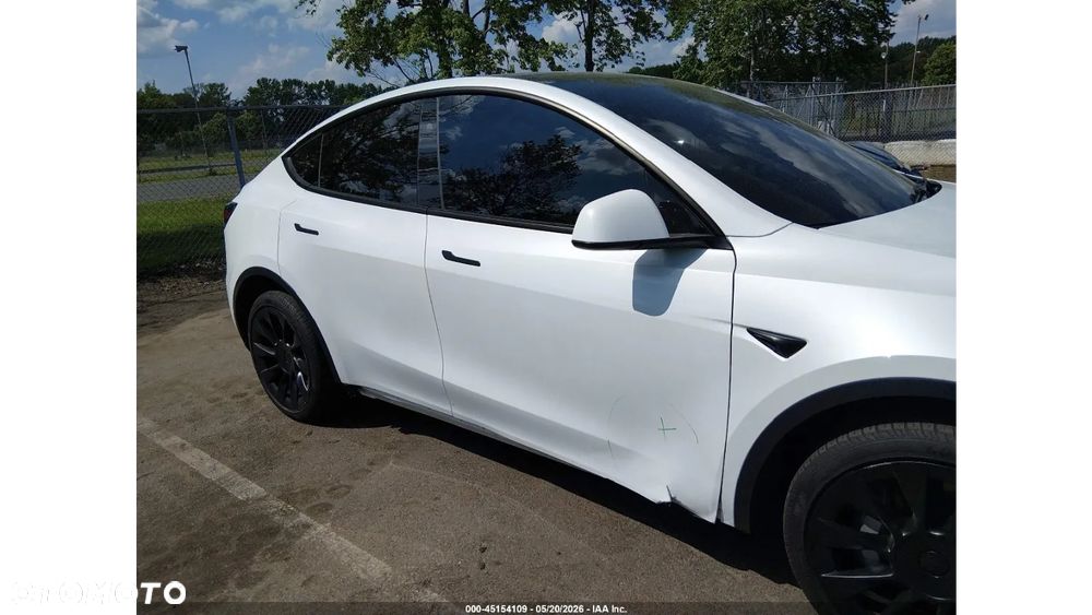 Tesla Model Y Long Range Dual Motor AWD - 8