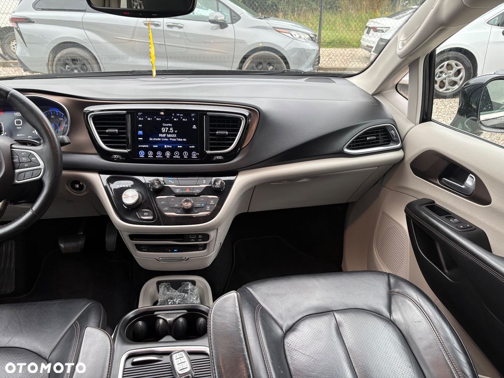 Chrysler Pacifica - 28