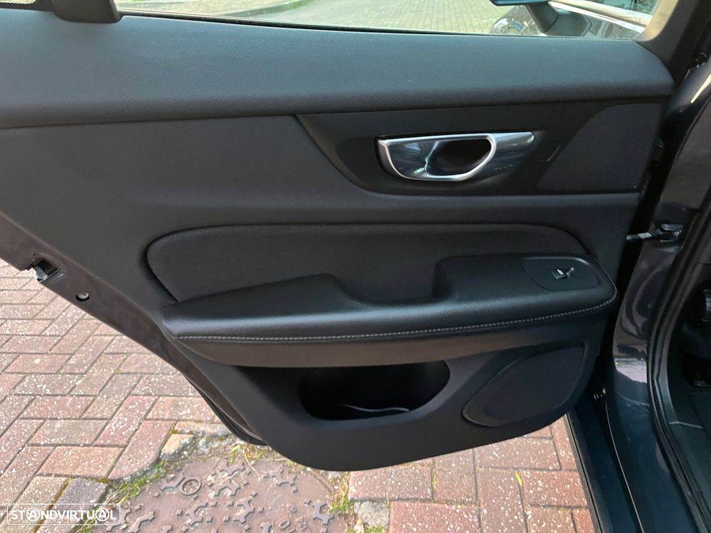 Volvo V60 2.0 D3 Momentum Plus Geartronic - 25