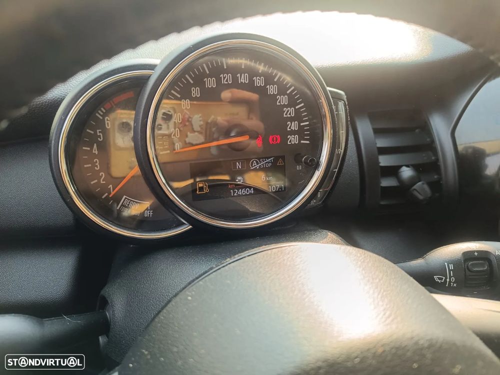MINI 5 Portas Cooper Essential - 12