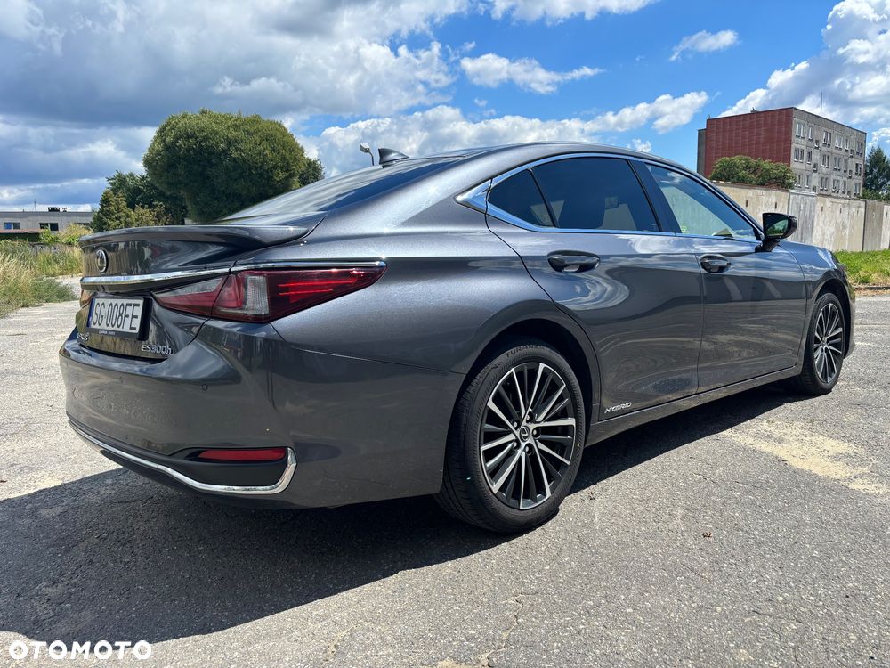 Lexus ES 300h Business Edition - 8