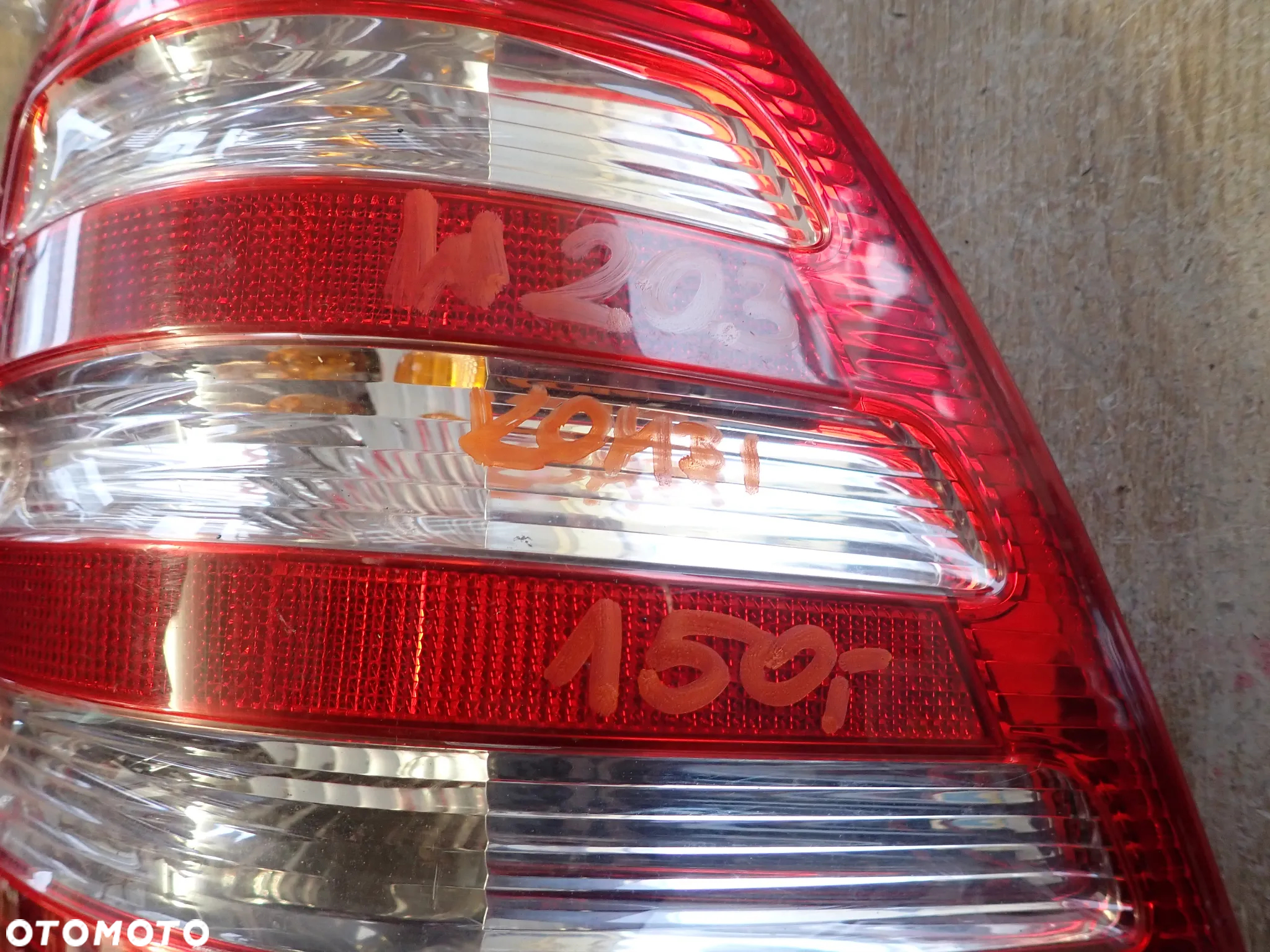 MERCEDES C KLASA W203 KOMBI LAMPA PRAWY TYŁ 2038202464R - 2