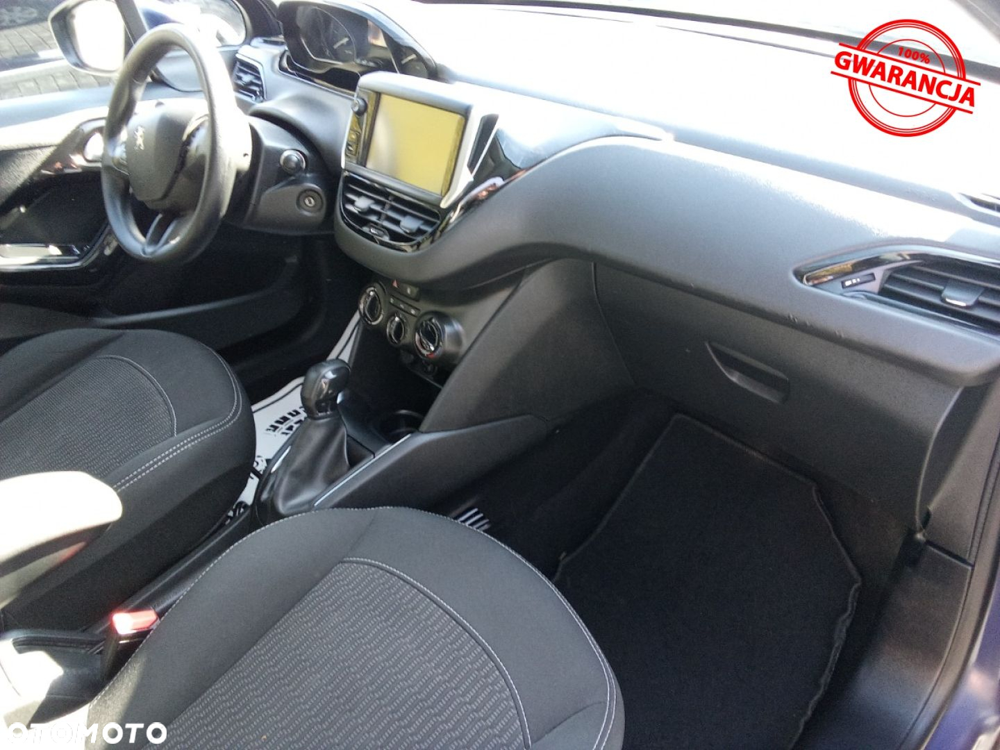 Peugeot 208 - 30