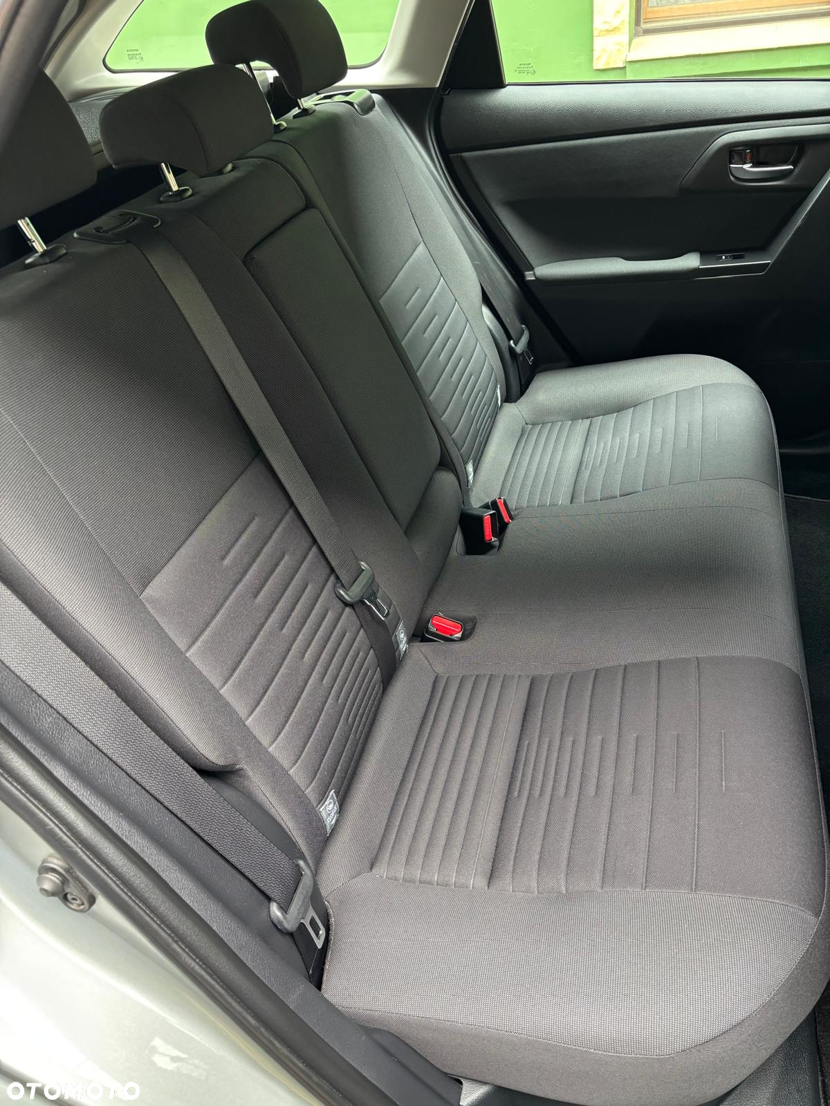 Toyota Auris 1.8 VVT-i Hybrid Automatik Comfort - 27