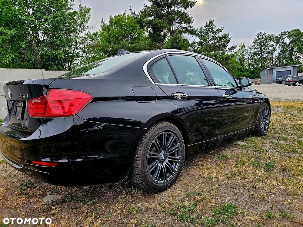 BMW Seria 3 328i xDrive Sport Line - 20