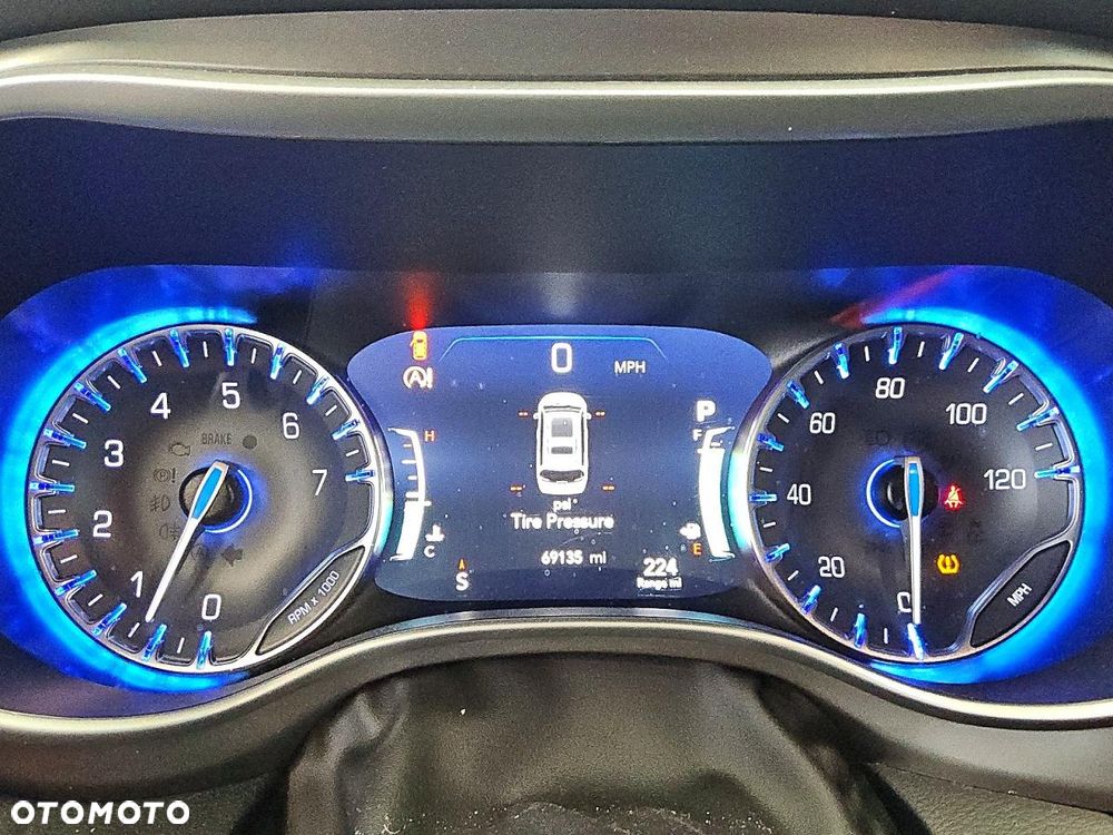 Chrysler Pacifica - 11