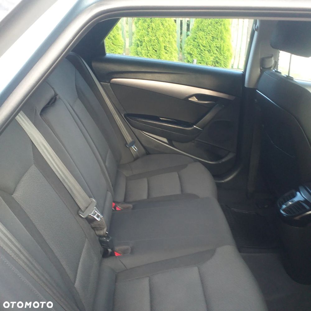 Hyundai i40 Kombi blue 1.6 Trend - 12