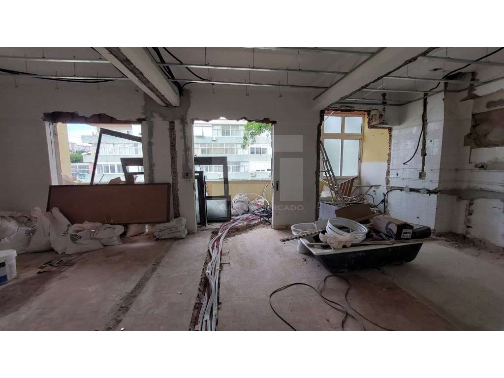 Apartamento T3 EM REMODELAÇÃO, 5º andar, Rua Engenheiro Nobre Guedes - Grande imagem: 5/32