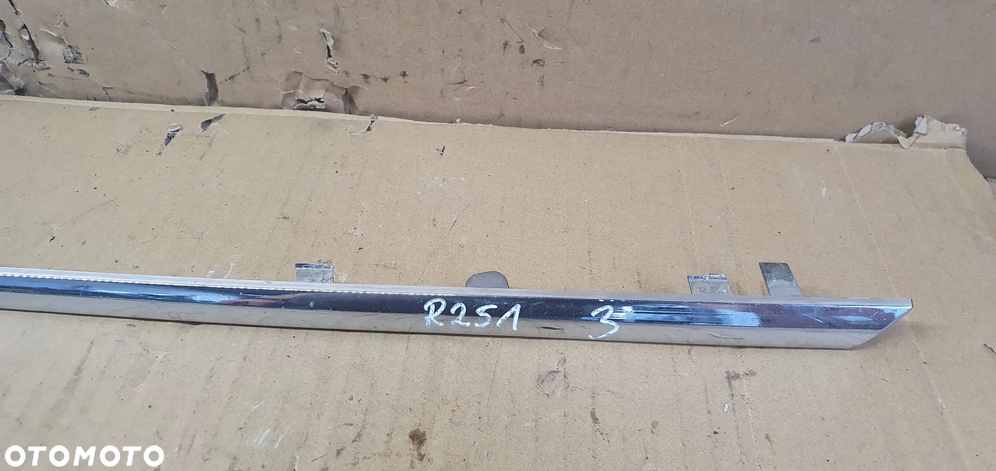 Listwa chrom Grilla atrapy Mercedes R-Klasa W251 A2518880085 - 2