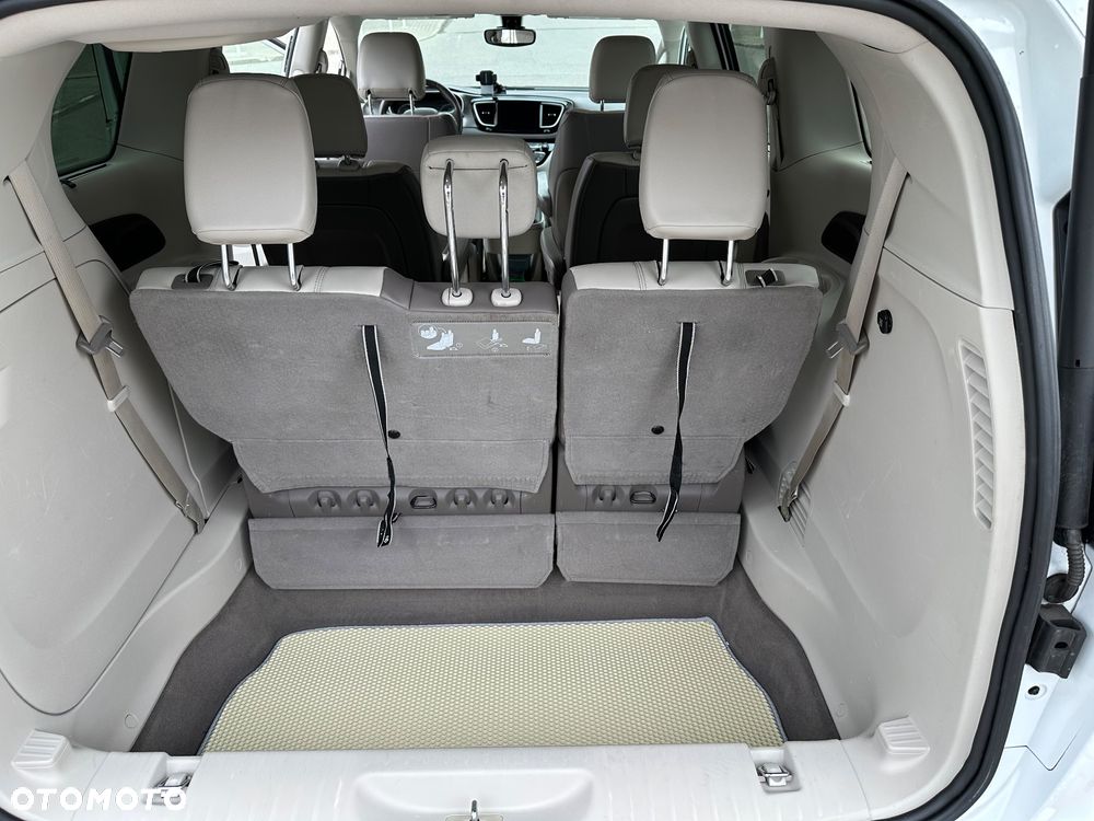 Chrysler Pacifica - 30