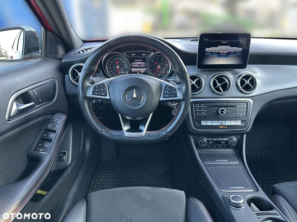 Mercedes-Benz GLA - 16
