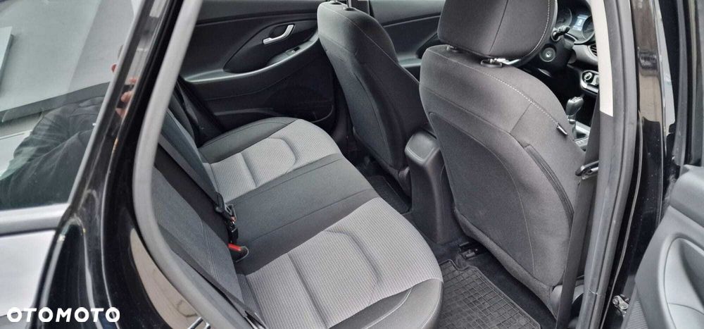 Hyundai i30 1.5 DPI Classic + - 16