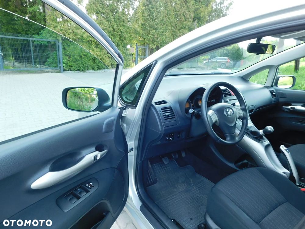 Toyota Auris 1.6 VVT-i Executive - 13