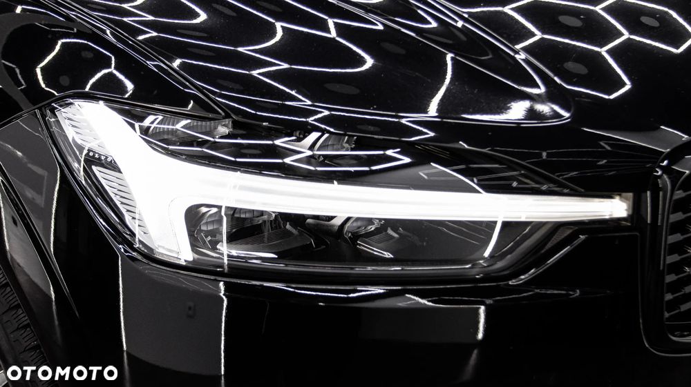 Volvo XC 60 B4 B R-Design - 11