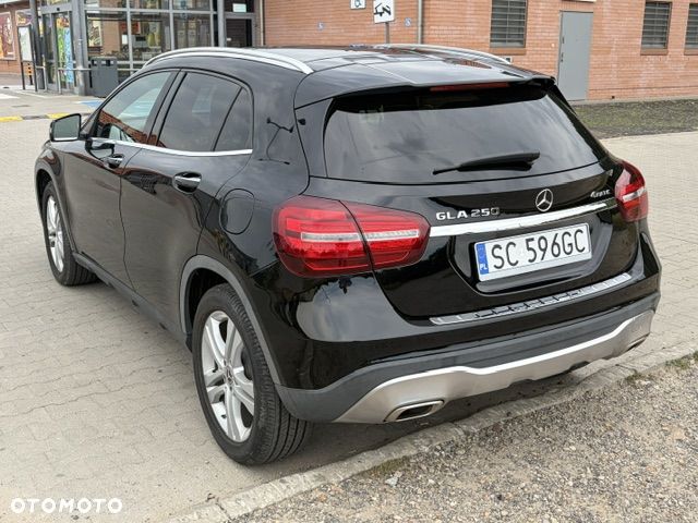 Mercedes-Benz GLA 250 4-Matic - 4