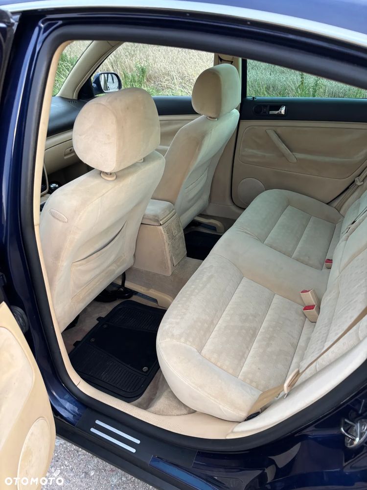 Volkswagen Passat - 14