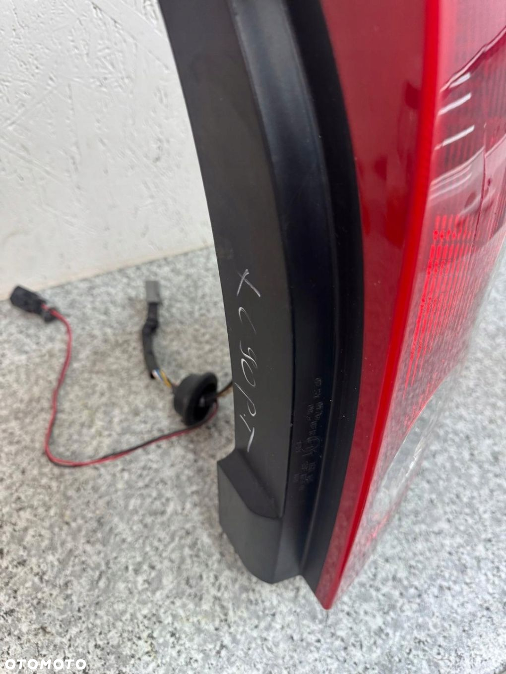 LAMPA PRAWY TYŁ VOLVO XC90 2003-2007 - 5