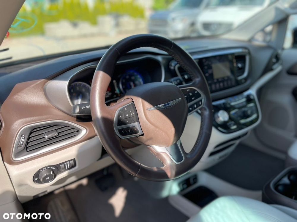 Chrysler Pacifica - 3