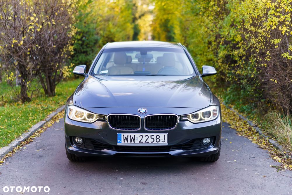 BMW Seria 3 320i - 17