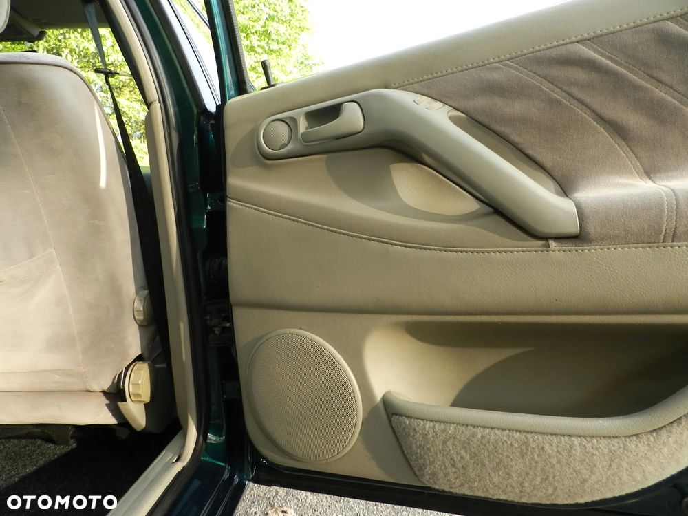 Volkswagen Passat - 29