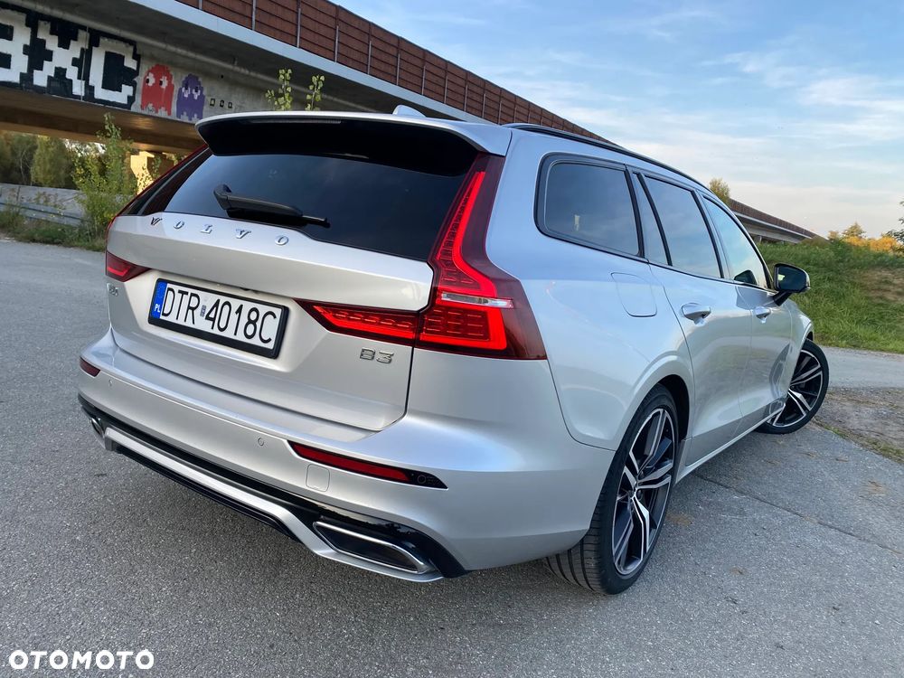 Volvo V60 B3 B R-Design - 4